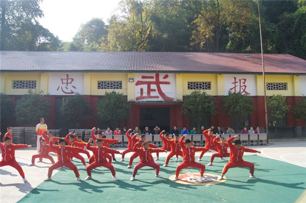 衡阳南岳武术学校一年学费多少钱_文武学校学费相关-衡阳县船山文武学校